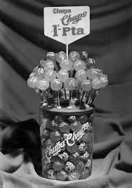Chupa Chups, i 60 anni della caramella sul bastoncino più famosa del mondo 2 Chupa Chups 60 anni