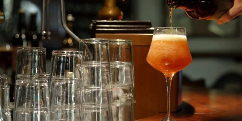 La birra artigianale ha un marchio che la certifica 2 Bicchiere Birra Artigianale
