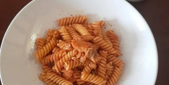 Fusilli con Pronto Pasta Agroittica Clarabella, passata di pomodoro e bottarga di luccio 6 Fusilli con Pronto Pasta Agroittica Clarabella, passata di pomodoro e bottarga di luccio