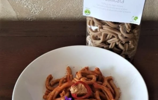 Schianatelle Pasta Live con sugo di pomodoro e peperoncini piccanti ripieni 4 Schianatelle Pasta Live con sugo di pomodoro e peperoncini piccanti ripieni