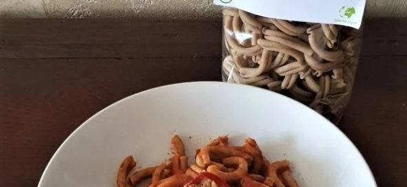 Schianatelle Pasta Live con sugo di pomodoro e peperoncini piccanti ripieni 4 Schianatelle Pasta Live con sugo di pomodoro e peperoncini piccanti ripieni