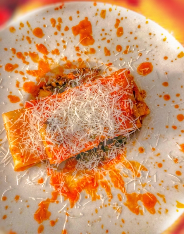 Paccheri con melanzane e salsa di pomodori cuori di bue e basilico 1