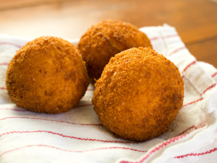 La storia della palla di riso più famosa, l'arancino o arancina 1 La storia della palla di riso più famosa, l'arancino o arancina 1