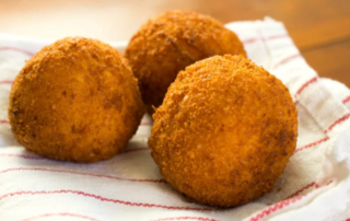 La storia della palla di riso più famosa, l'arancino o arancina 4 arancini cibo siciliano