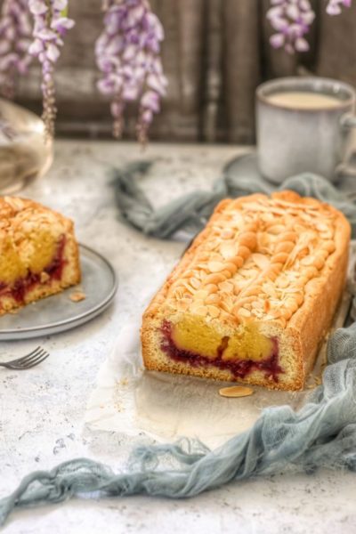 Plumcake di frolla all'olio con crema frangipane e confettura di visciole