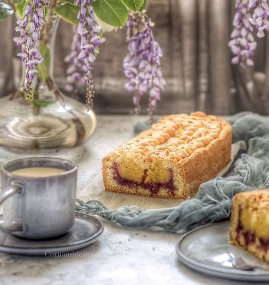 Plumcake di frolla all'olio con crema frangipane e confettura di visciole