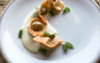 Tortelli al pomodoro ripieni con pesto di fagiolini e vellutata di patate 2 Tortelli al pomodoro ripieni con pesto di fagiolini e vellutata di patate