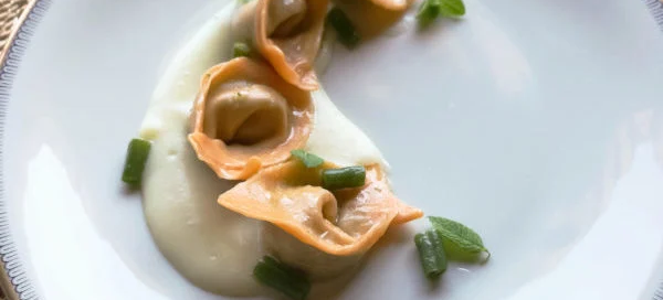 Tortelli al pomodoro ripieni con pesto di fagiolini e vellutata di patate 5 Tortelli al pomodoro ripieni con pesto di fagiolini e vellutata di patate