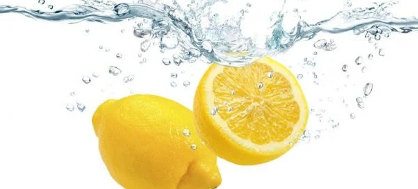 Acqua e limone: falsi miti, benefici e uno speciale preparato naturale 8 Acqua e limone: falsi miti, benefici e uno speciale preparato naturale