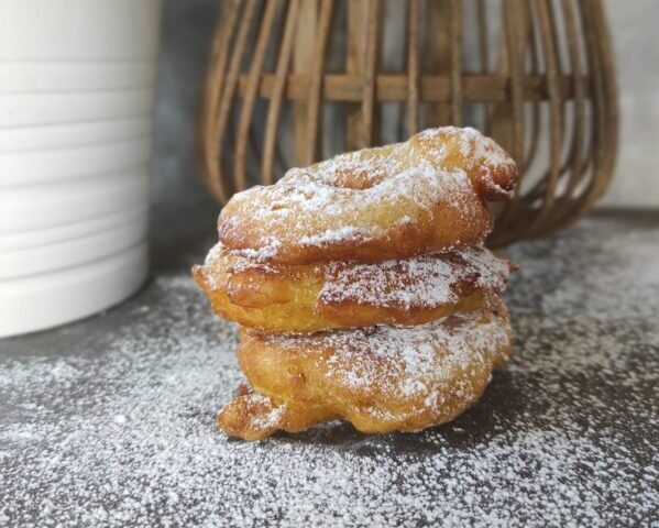 Dal Simposio di Platone alle frittelle di mele, un viaggio nel tempo tutto da mordere