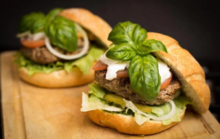 Sostenibilità in tavola: la svolta della carne sintetica 4 hamburger carne sintetica