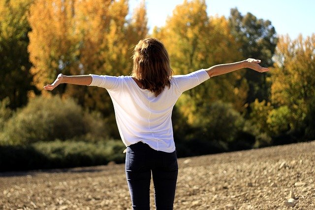 mindfulness-ragazza-natura