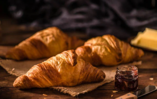 Cappuccino con... Cornetto, brioche o croissant? 1 Cappuccino con... Cornetto, brioche o croissant?