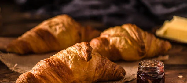 Cappuccino con... Cornetto, brioche o croissant? 8 Cappuccino con... Cornetto, brioche o croissant?