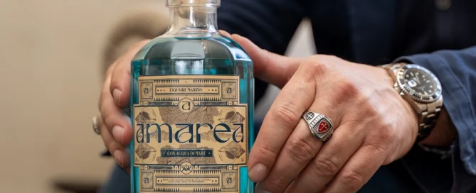Debutta Amarea, il liquore di acqua di mare che riporta il blu (naturale) nella miscelazione 5 Debutta Amarea, il liquore di acqua di mare che riporta il blu (naturale) nella miscelazione