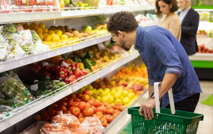 La nuova geografia della spesa in Italia: l'infedeltà al supermercato salva il carrello alimentare