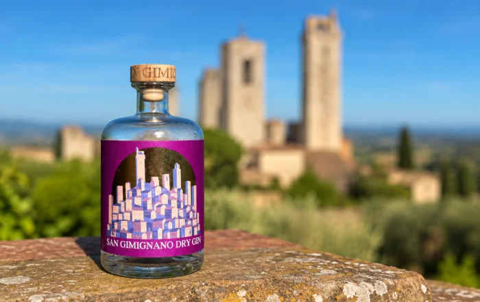 San Gimignano Dry Gin: un gin toscano che racconta il territorio attraverso i suoi fiori